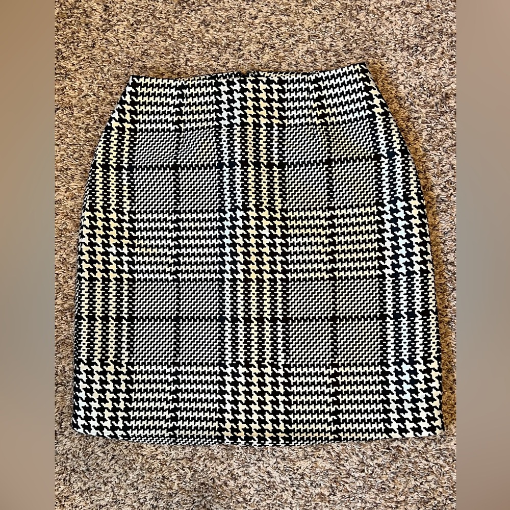 White House Black Market pencil skirt, size 2